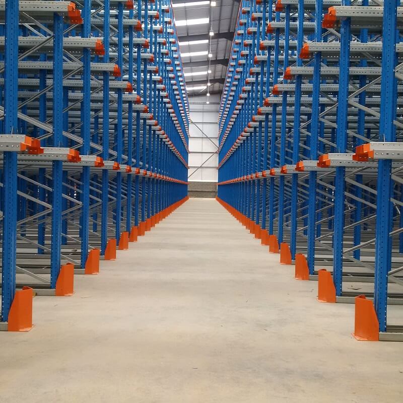 Scaffalatura per corsie strette e scaffalatura per pallet