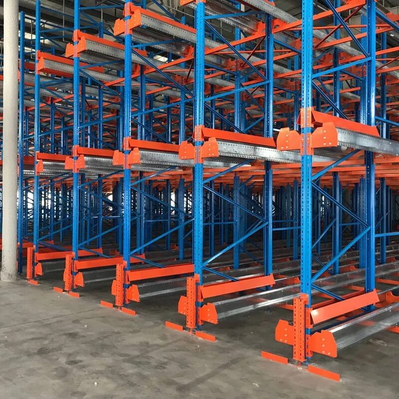 Scaffali di stoccaggio comunemente utilizzati nella logistica della catena del freddo